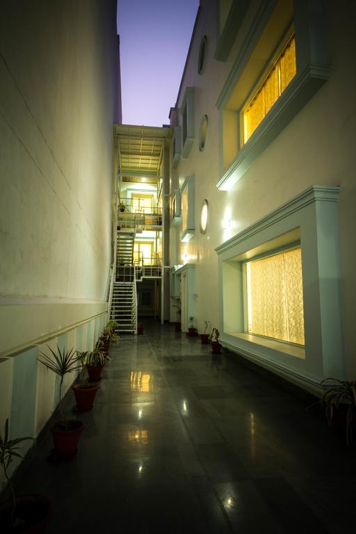 Anara Service Apartments - Greater Kailash Part II Нью-Дели Экстерьер фото